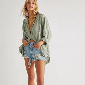 (Free People) Levi’s 501 high rise denim shorts - color: fault line